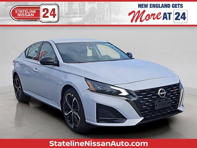 2025 Nissan Altima SR's photo