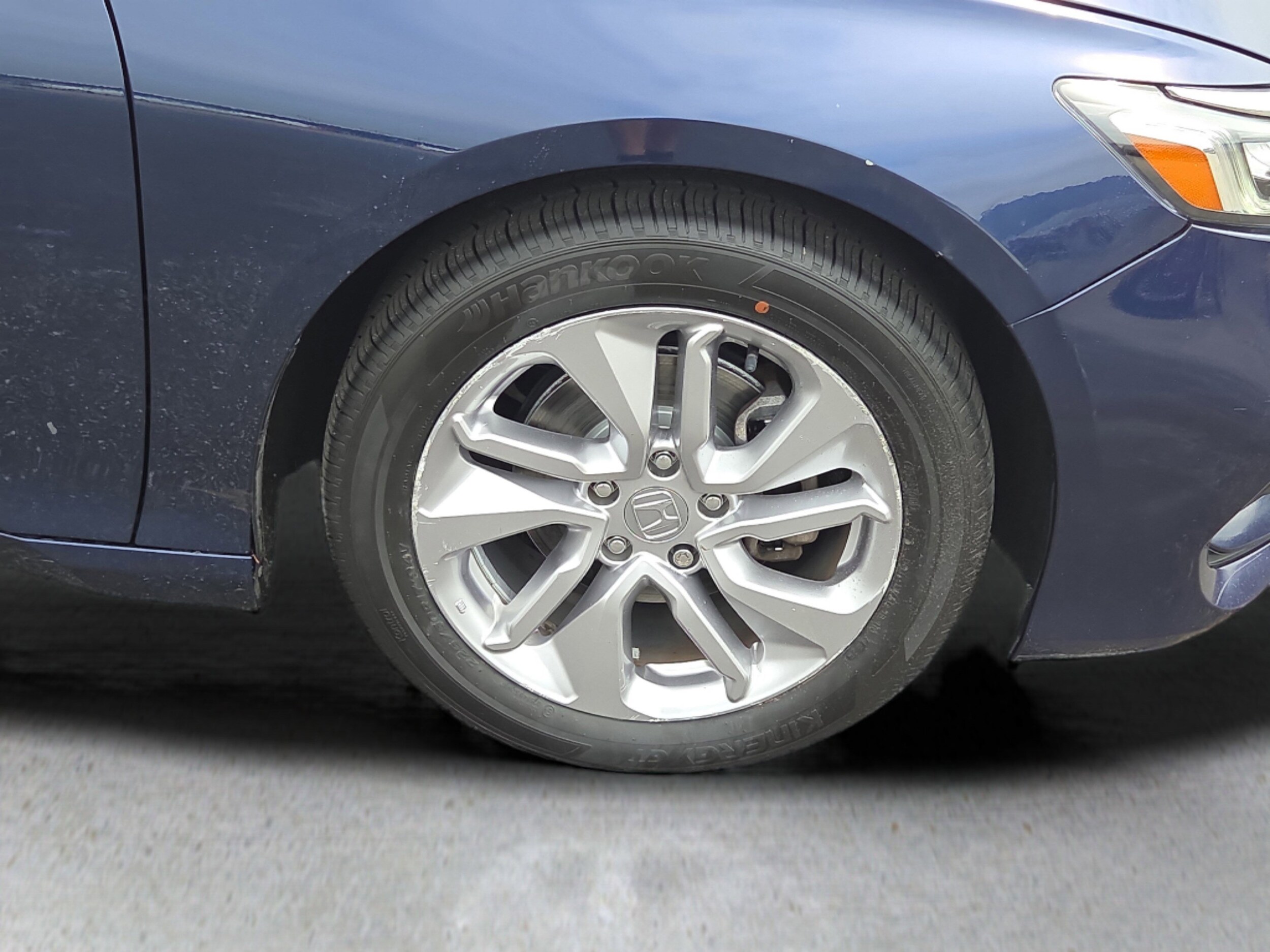 2019 Honda Accord LX 1.5T photo 4