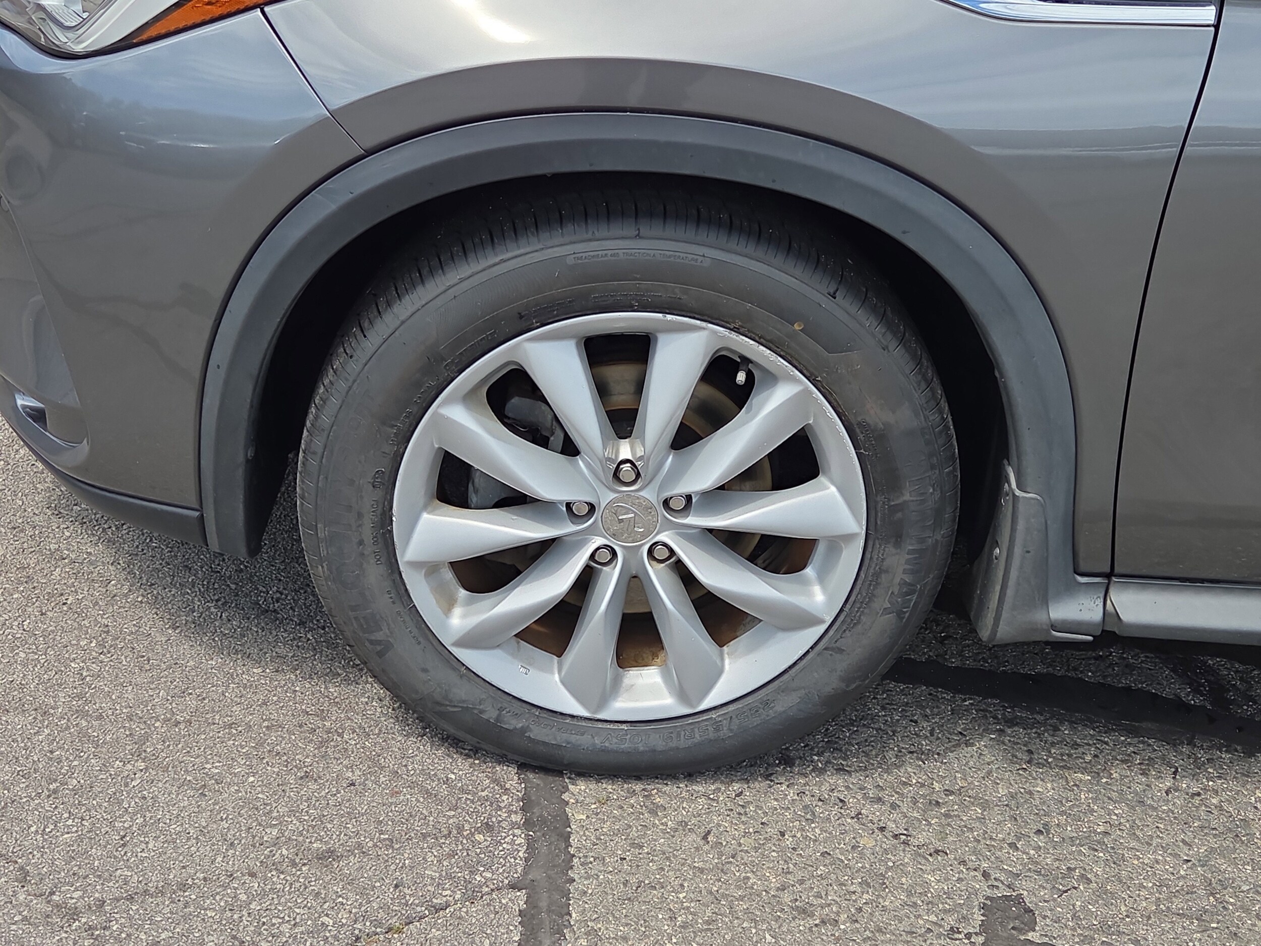 2019 Infiniti QX50 Essential AWD photo 2