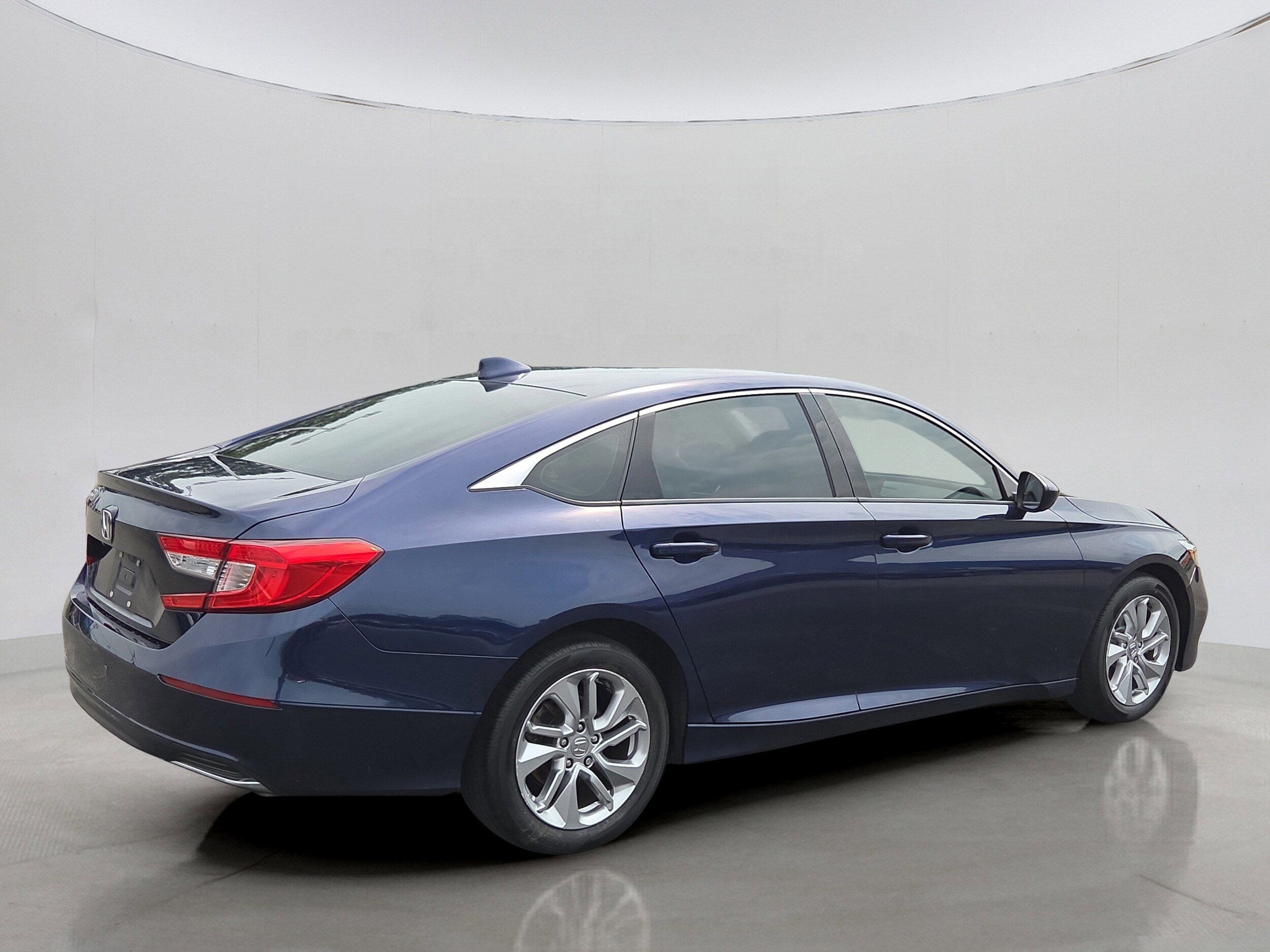2019 Honda Accord LX 1.5T photo 3