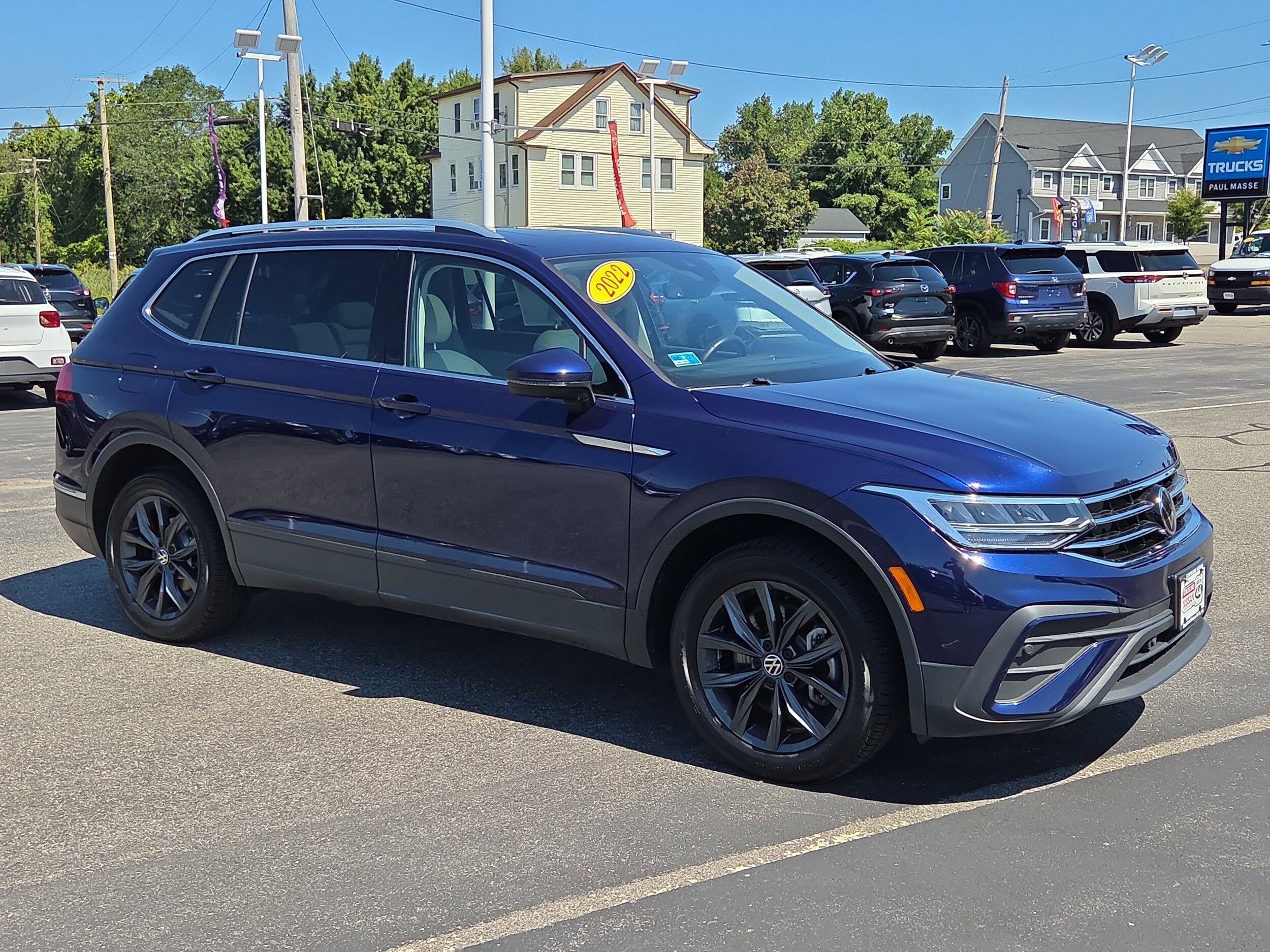 2022 Volkswagen Tiguan SE photo 2