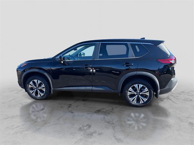 2022 Nissan Rogue SV photo 2