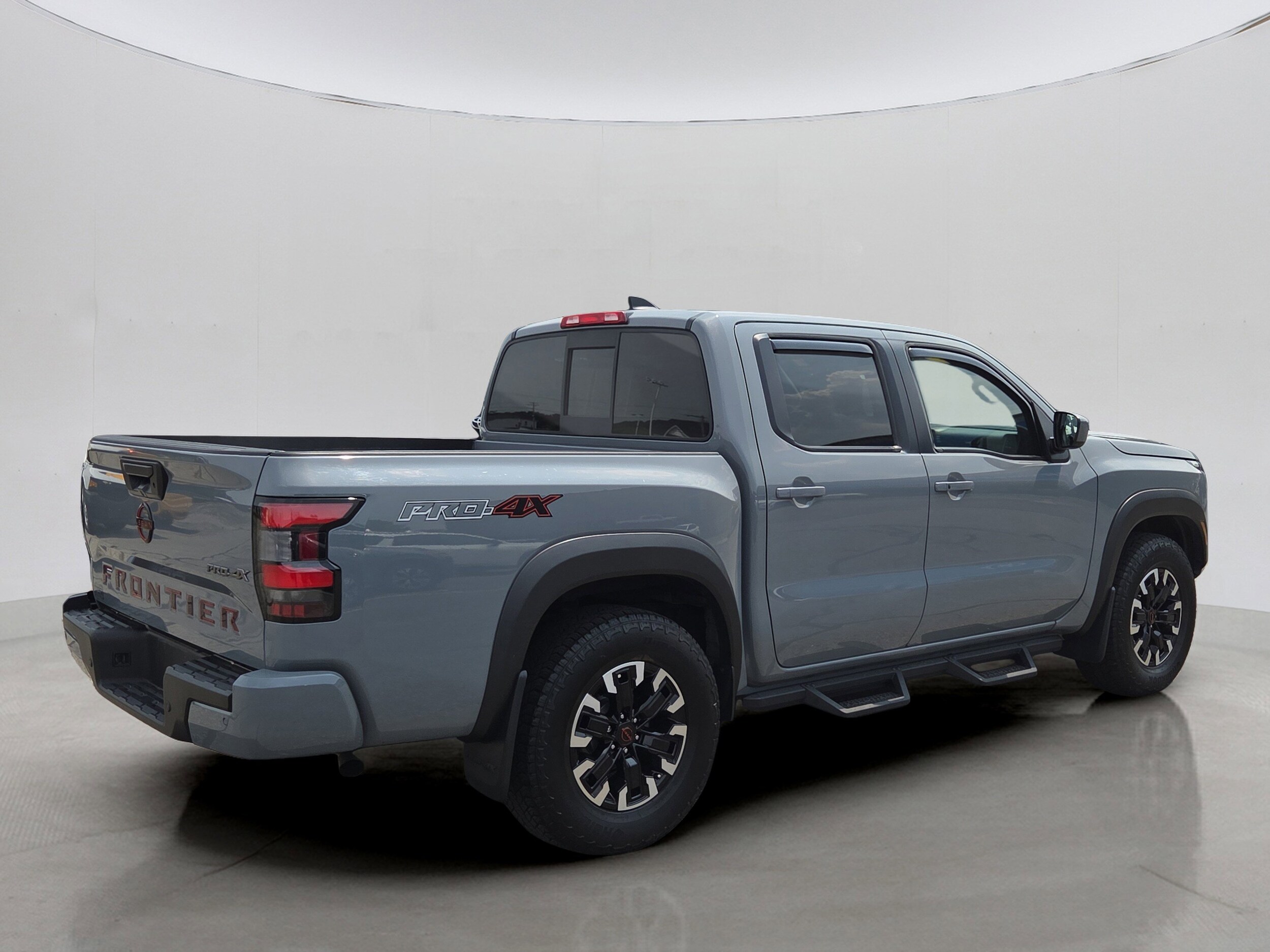 2022 Nissan Frontier Crew Cab PRO-4X photo 3