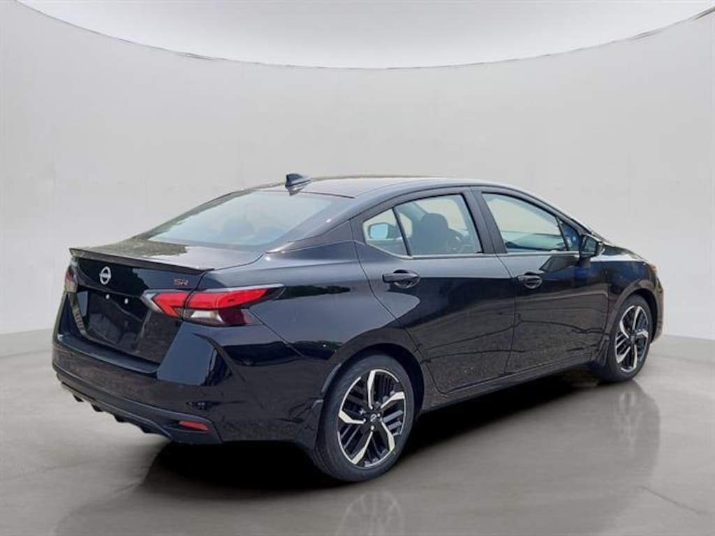 New 2025 Nissan Versa 1.6 SR Sedan