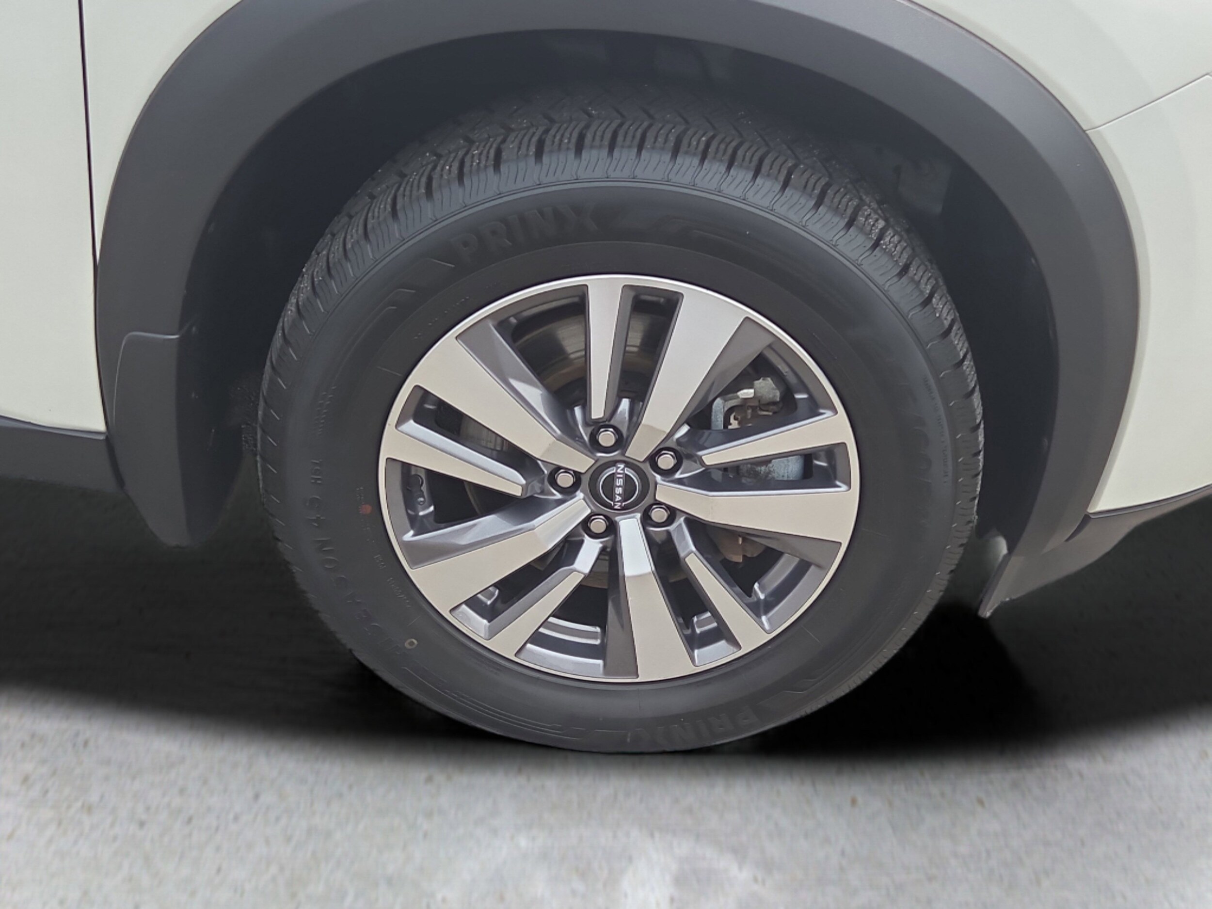 2023 Nissan Pathfinder SL photo 2