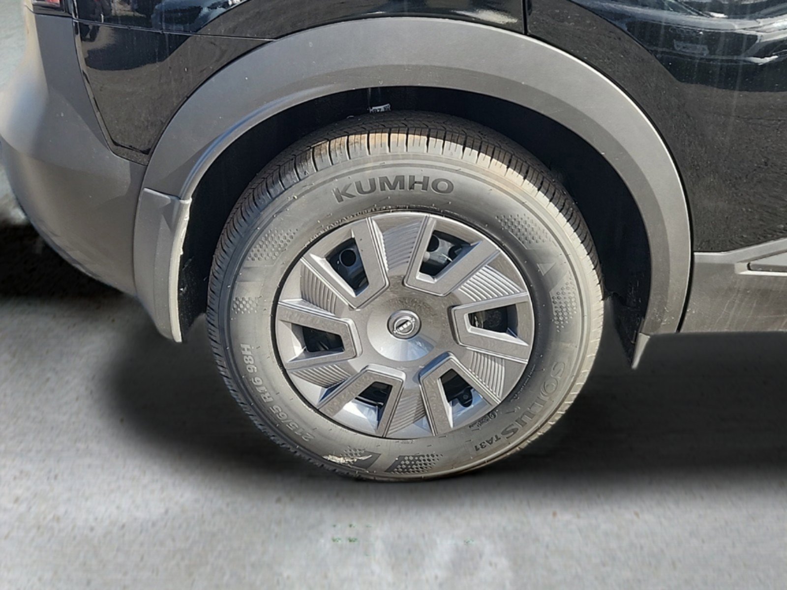 2025 Nissan Kicks S photo 2
