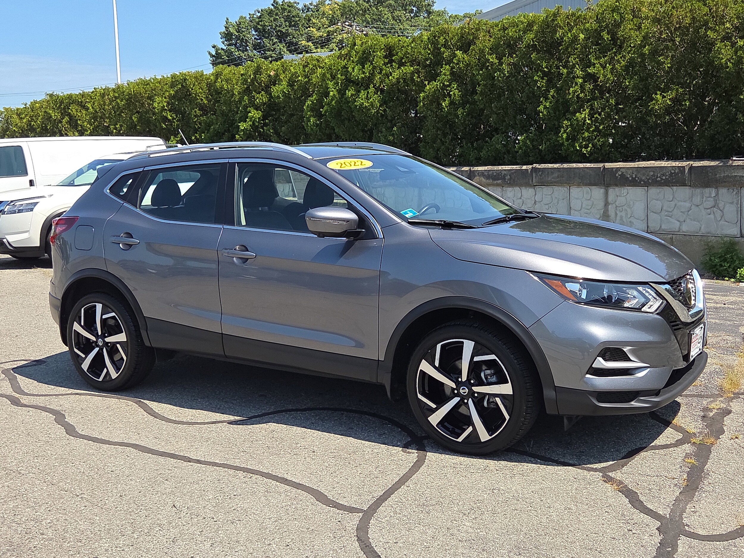2022 Nissan Rogue Sport SL photo 2