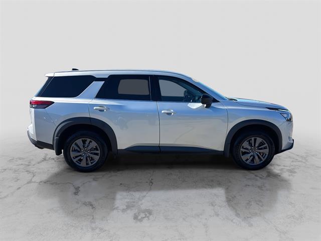 2023 Nissan Pathfinder S photo 2