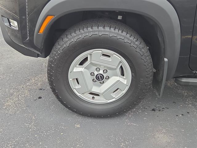 2024 Nissan Frontier Crew Cab SV photo 2