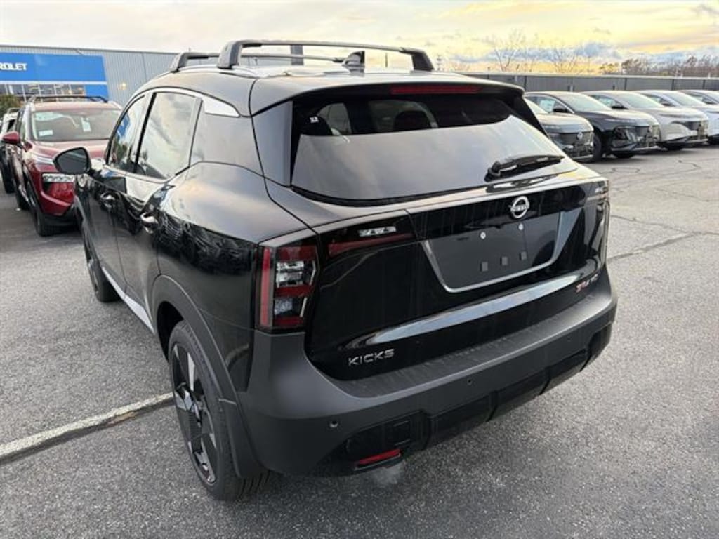 New 2026 Nissan Kicks SR SUV