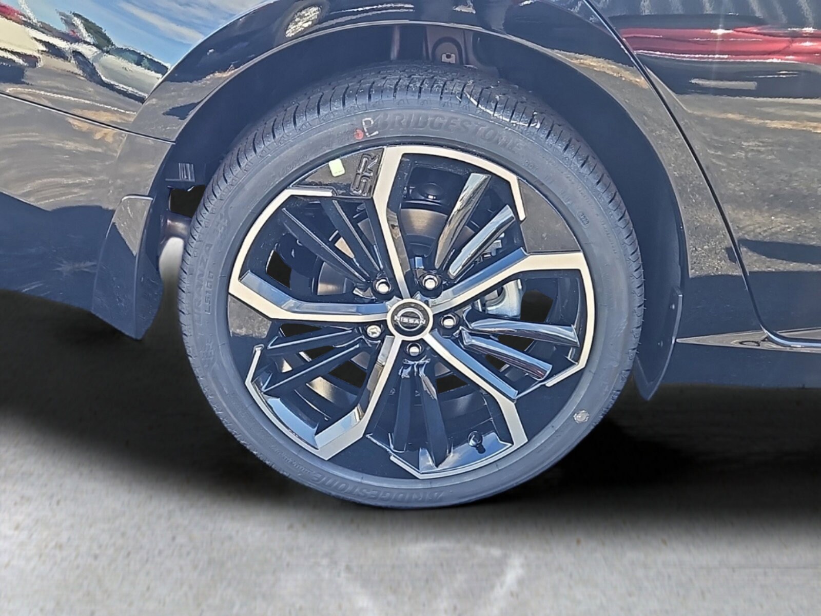 2025 Nissan Altima SR photo 4
