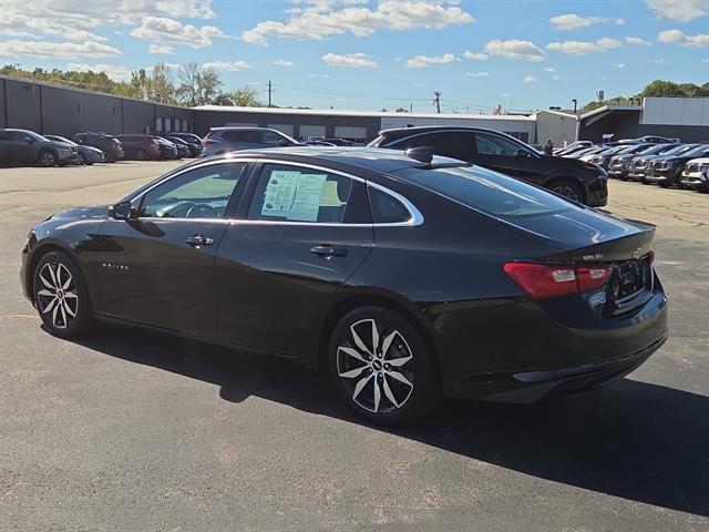 2017 Chevrolet Malibu 1LT photo 4