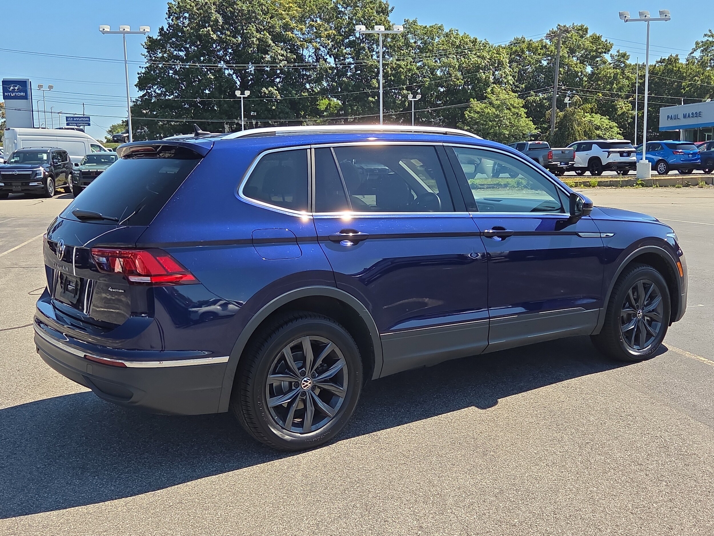 2022 Volkswagen Tiguan SE photo 4