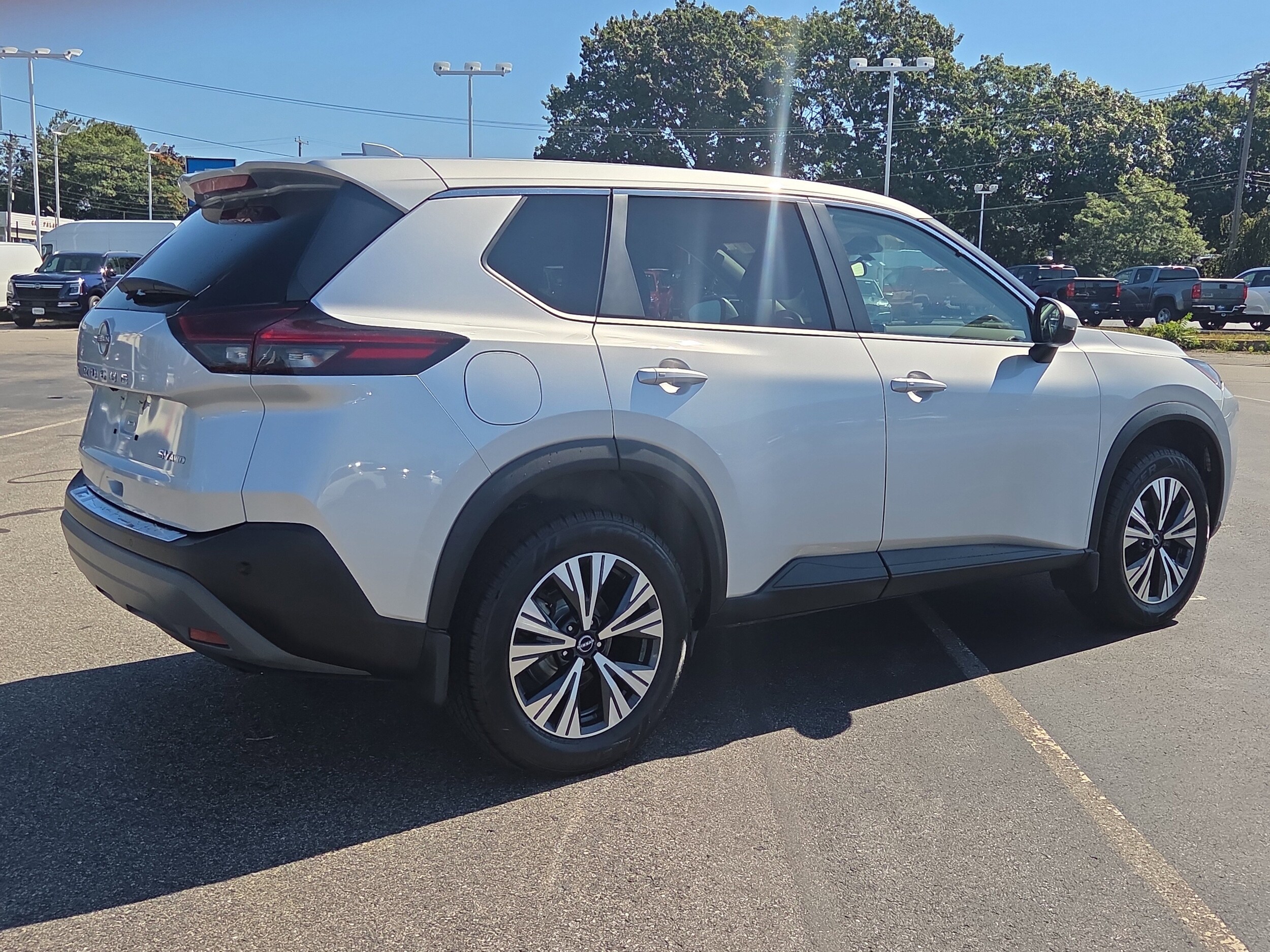 2022 Nissan Rogue SV photo 4