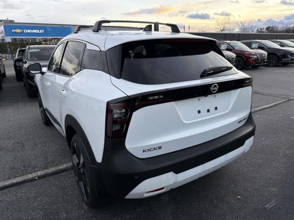 New 2026 Nissan Kicks SR SUV