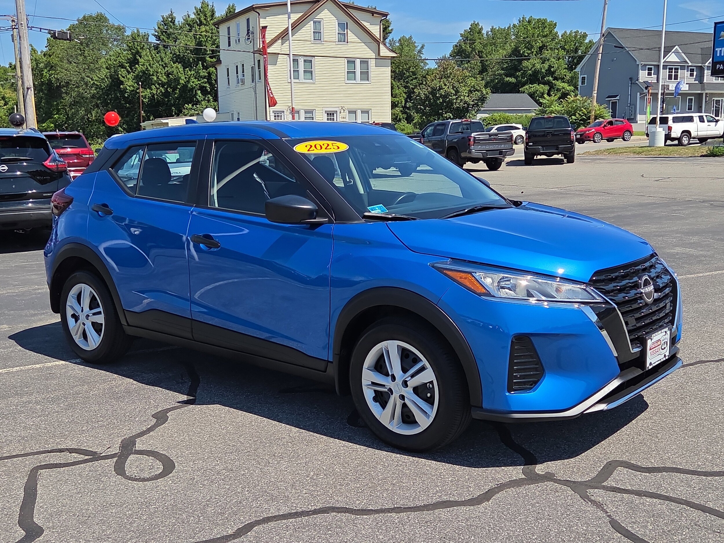 2025 Nissan Kicks Play S photo 2