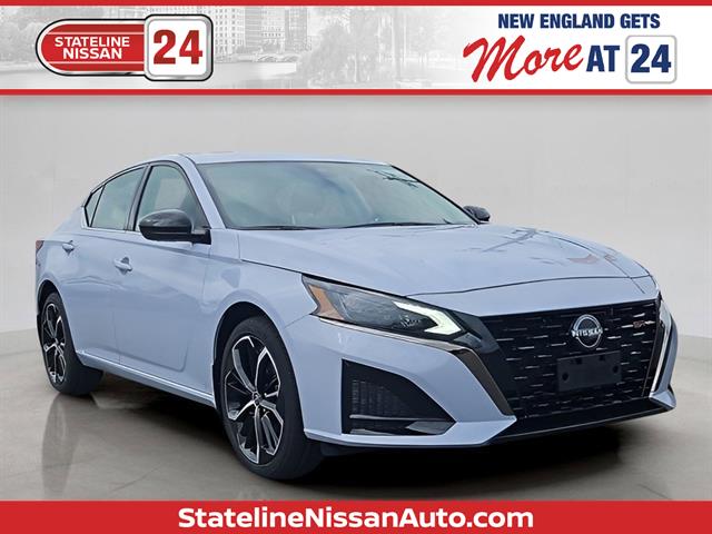 2025 Nissan Altima SR's photo