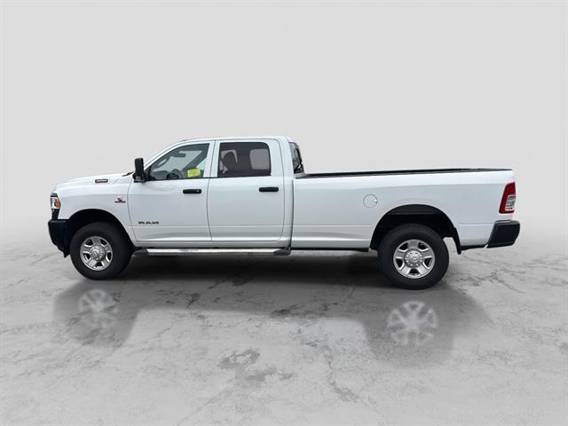 2022 Ram 3500 Tradesman photo 2
