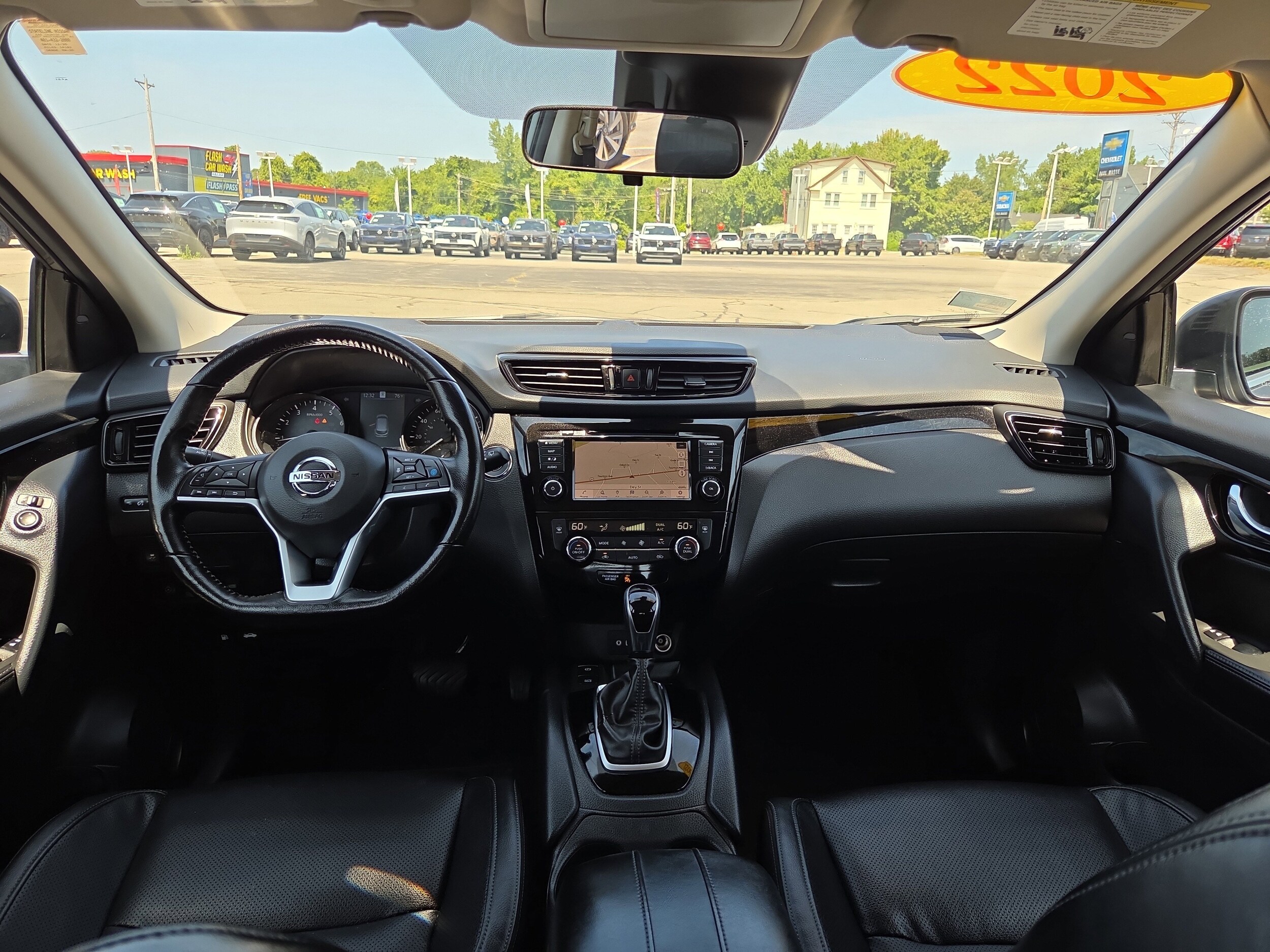 2022 Nissan Rogue Sport SL photo 3