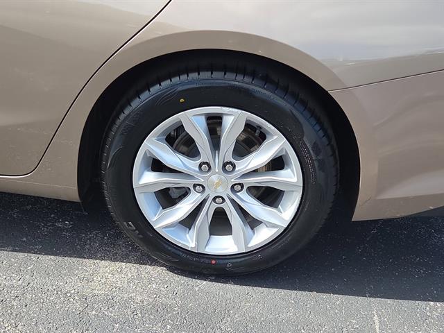 2019 Chevrolet Malibu Hybrid photo 2