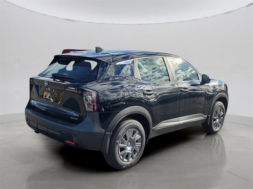 New 2025 Nissan Kicks S SUV