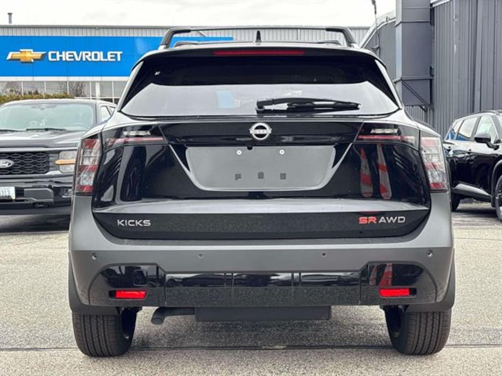 New 2026 Nissan Kicks SR SUV