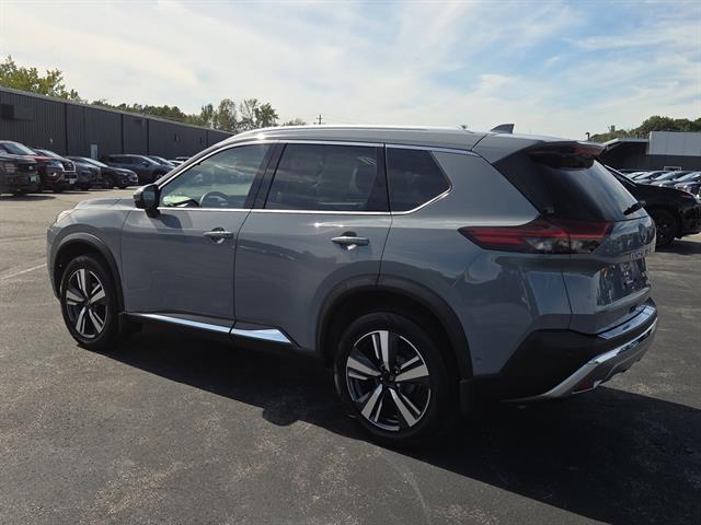 2023 Nissan Rogue Platinum AWD photo 2