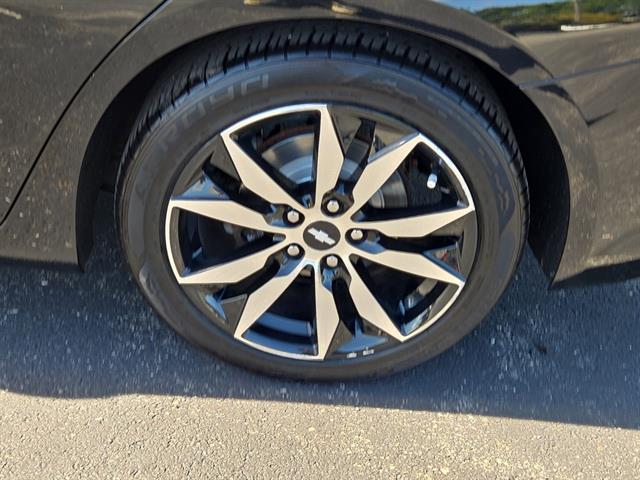 2017 Chevrolet Malibu 1LT photo 3