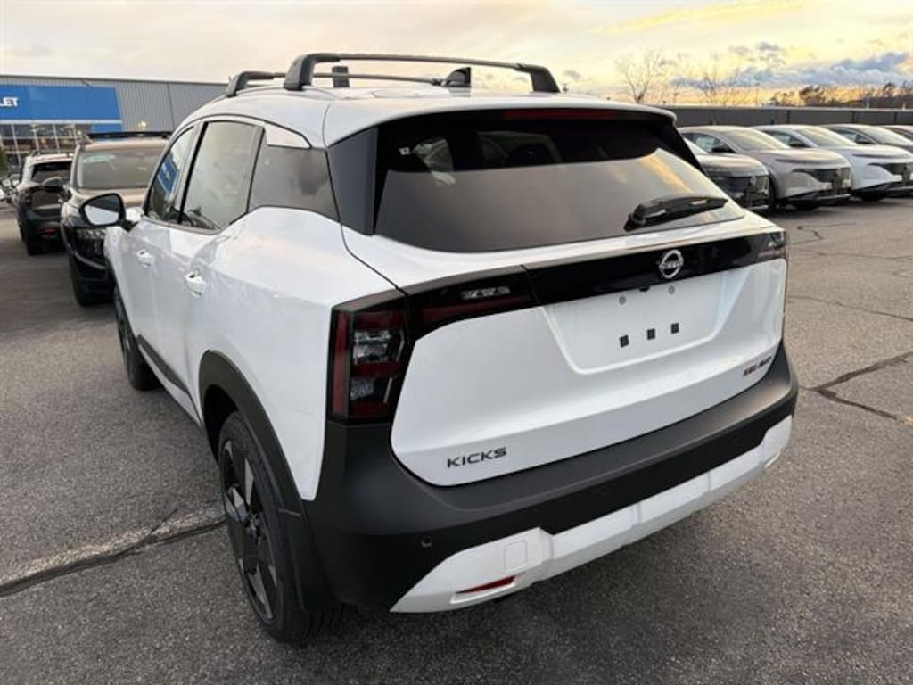 New 2026 Nissan Kicks SR SUV