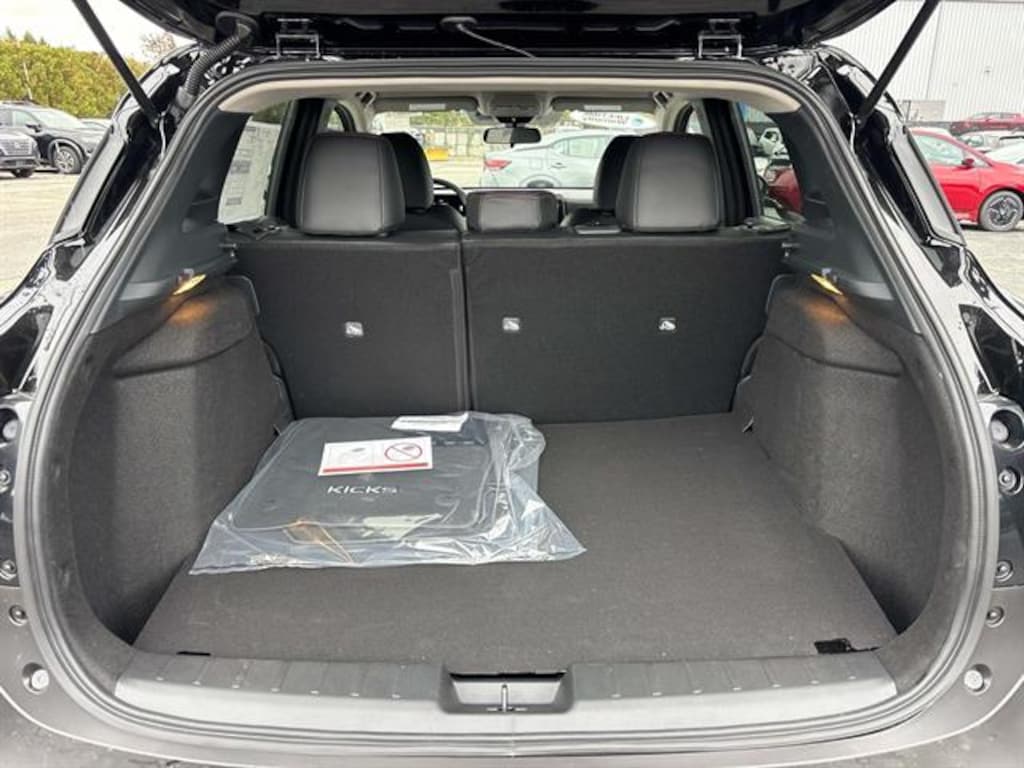 New 2026 Nissan Kicks SR SUV