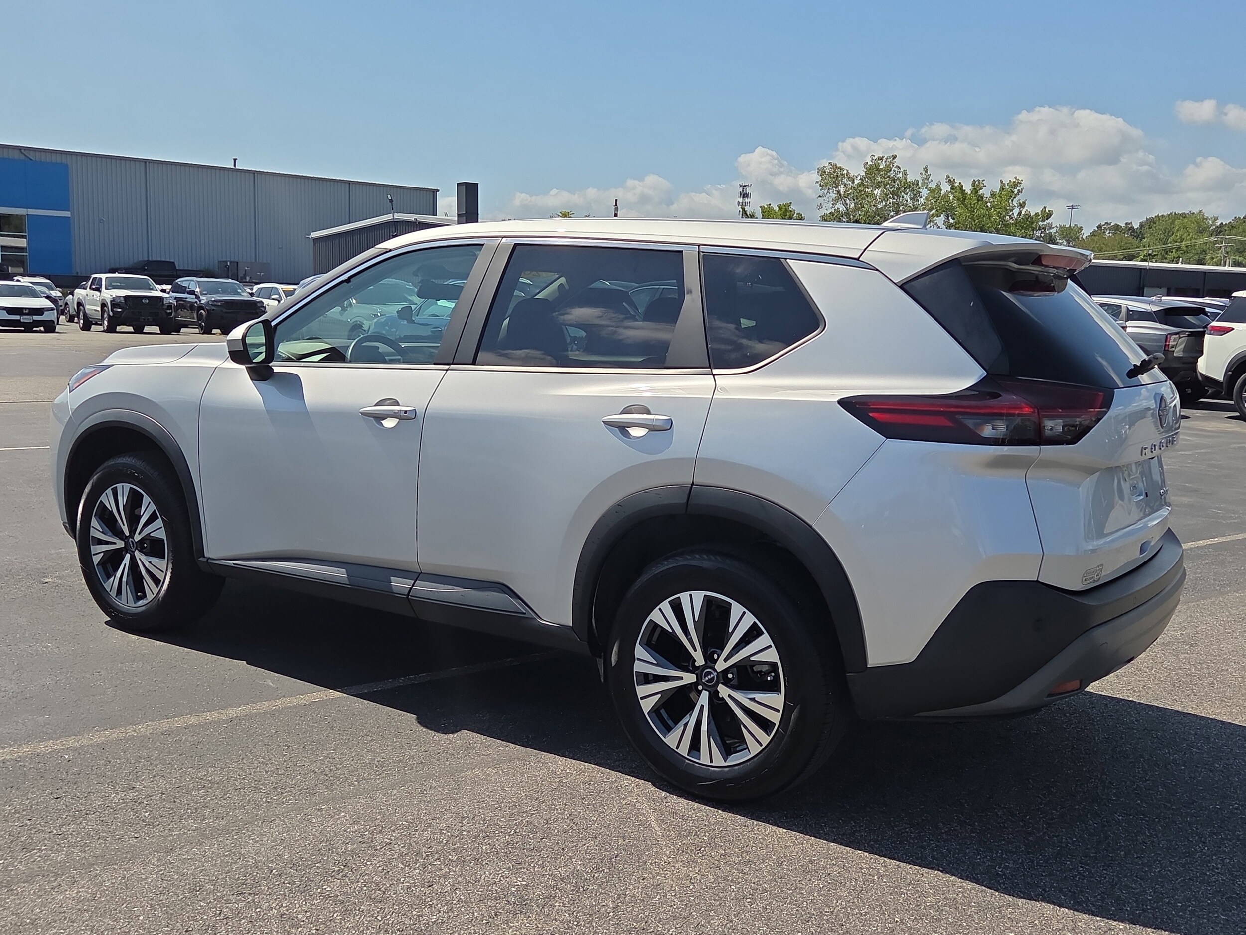 2023 Nissan Rogue SV AWD photo 3