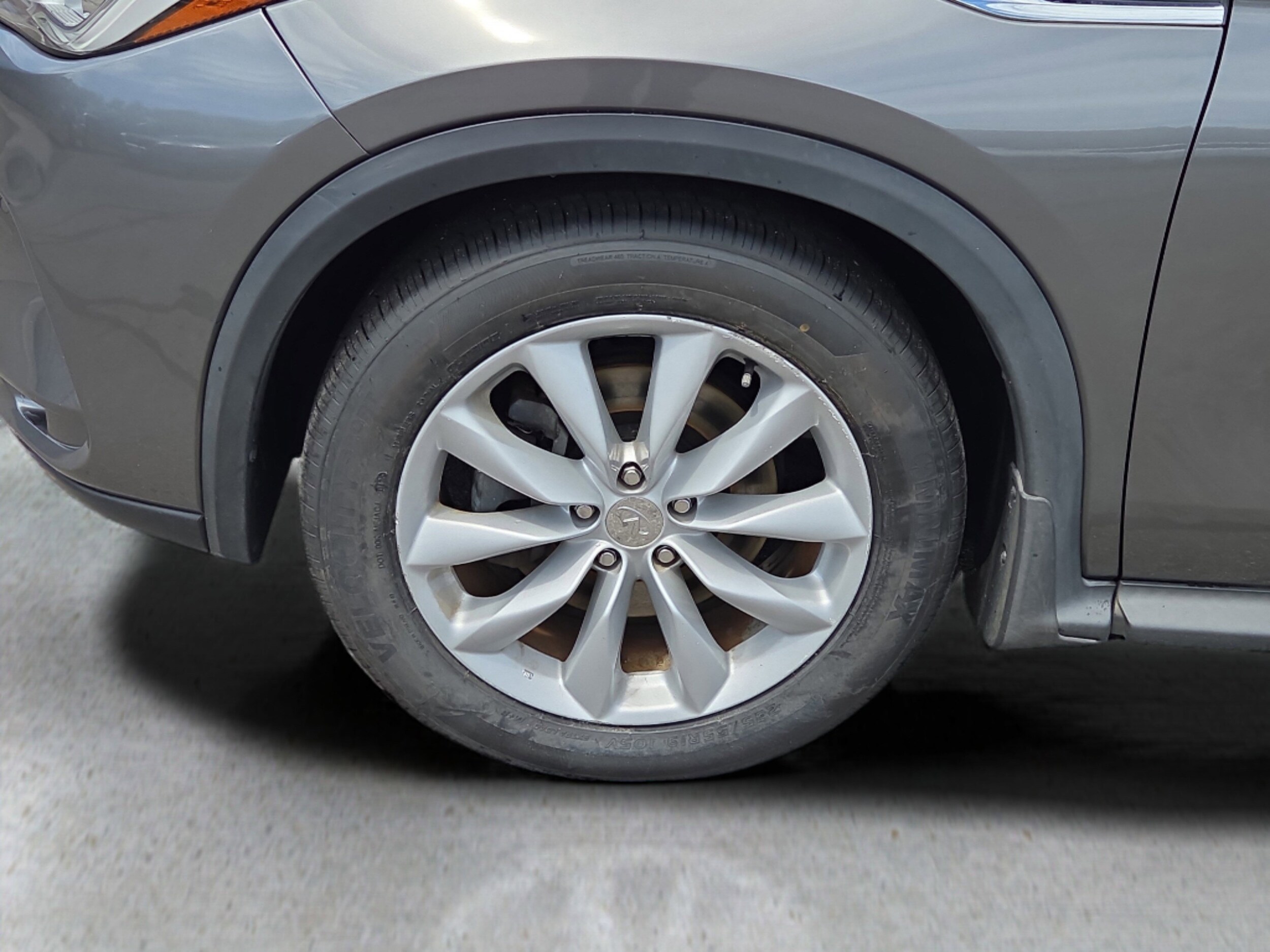 2019 Infiniti QX50 Essential AWD photo 2