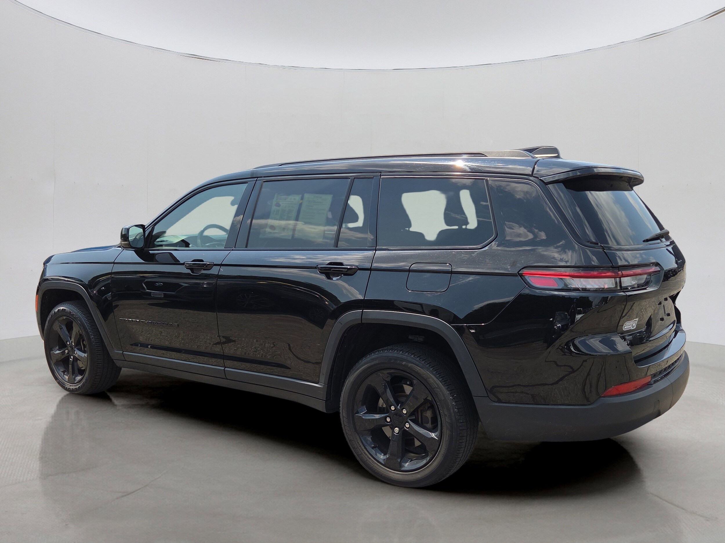 2023 Jeep Grand Cherokee Altitude photo 4