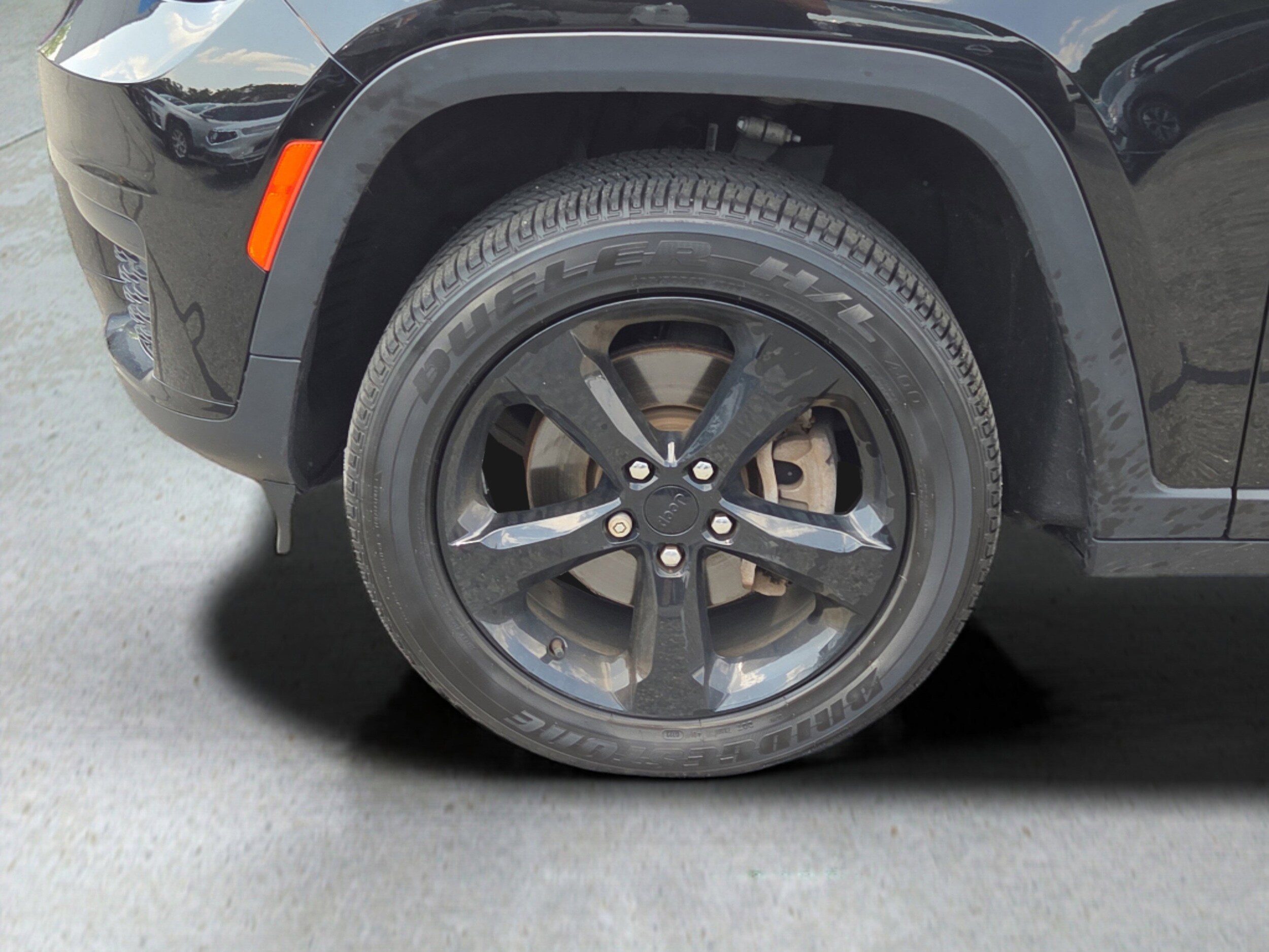 2023 Jeep Grand Cherokee Altitude photo 2