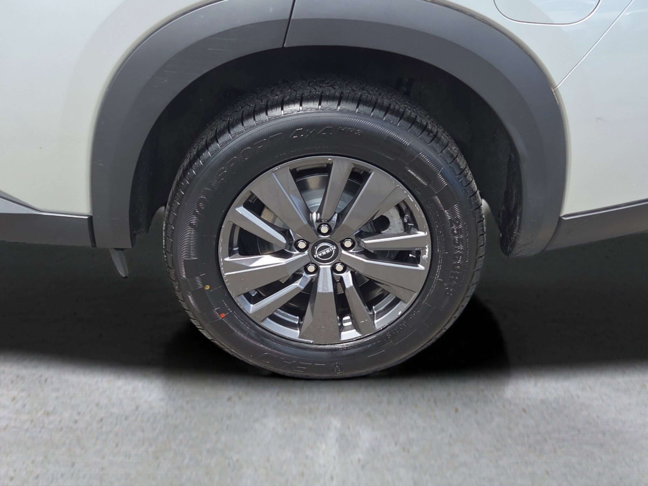 2022 Nissan Pathfinder SV photo 2