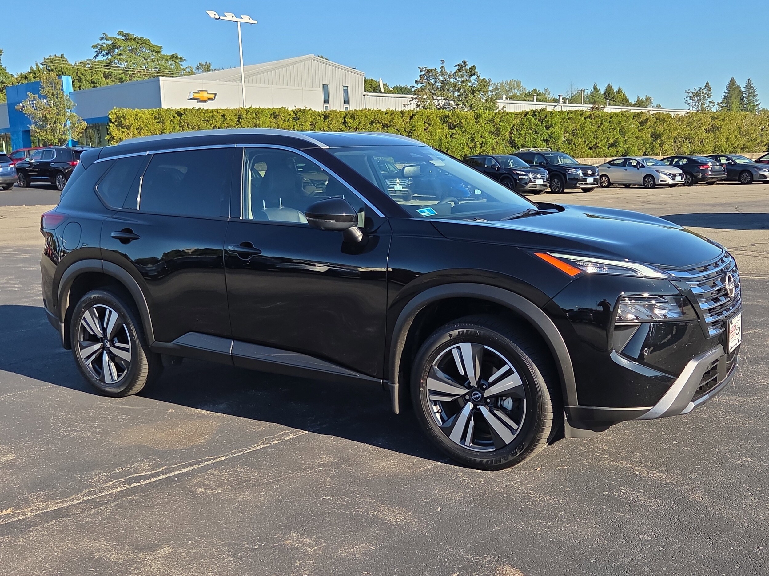 2025 Nissan Rogue SL AWD photo 2
