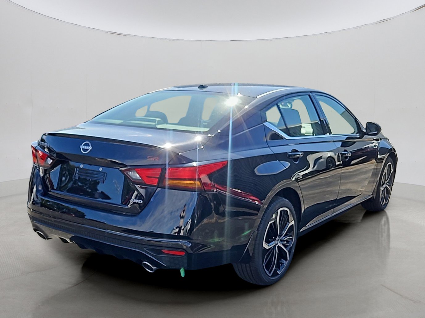 2025 Nissan Altima SR photo 2