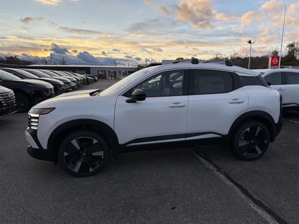 New 2026 Nissan Kicks SR SUV