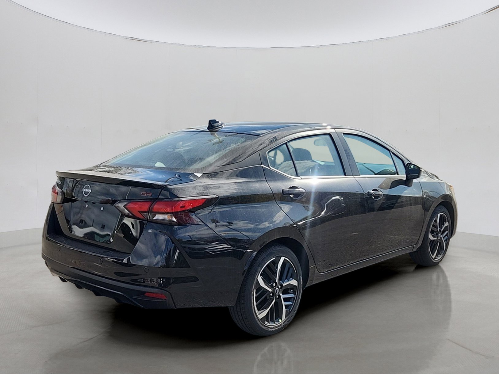2025 Nissan Versa SR photo 2