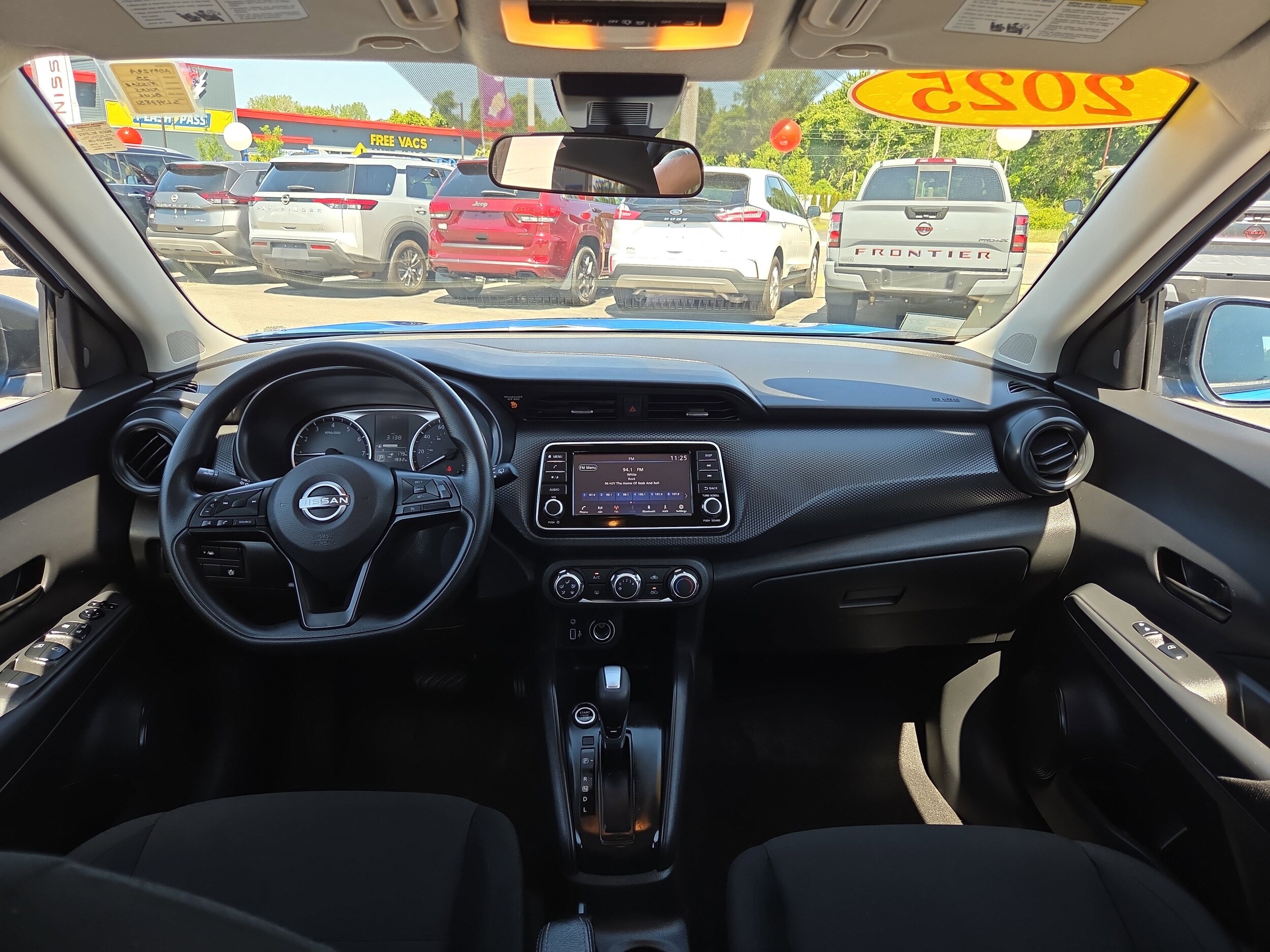 2025 Nissan Kicks Play S photo 3