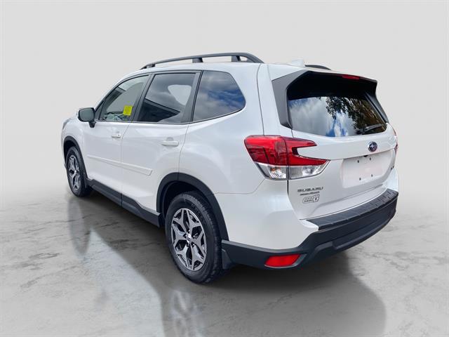 2023 Subaru Forester Premium photo 2