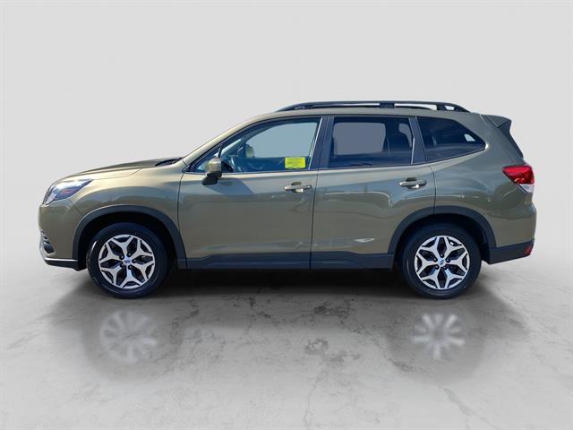 2023 Subaru Forester Premium photo 2
