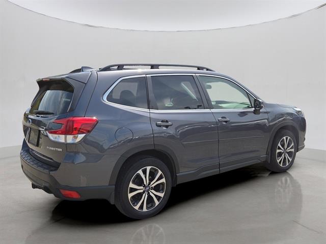 2022 Subaru Forester Limited photo 3