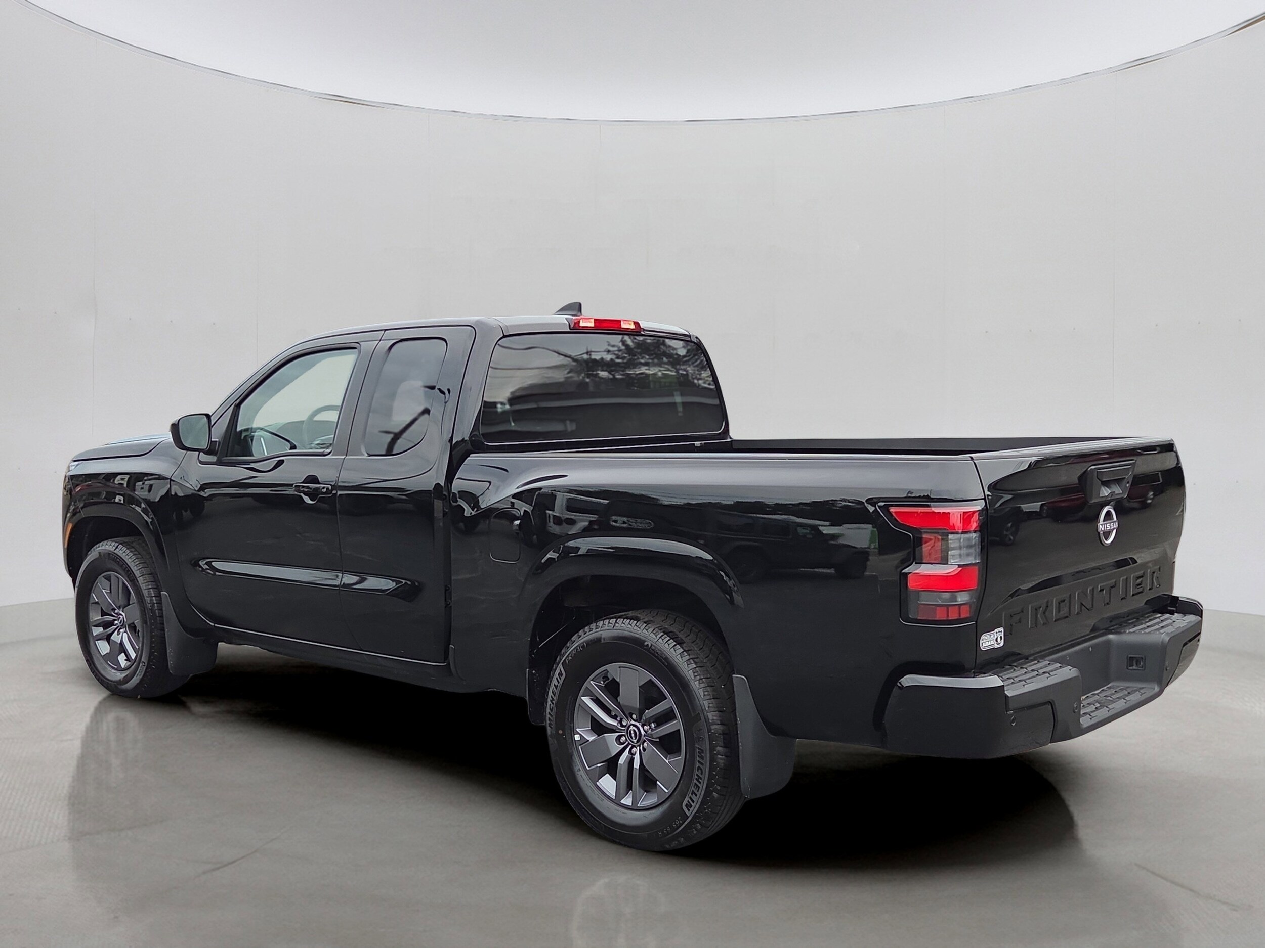 2025 Nissan Frontier King Cab SV photo 4