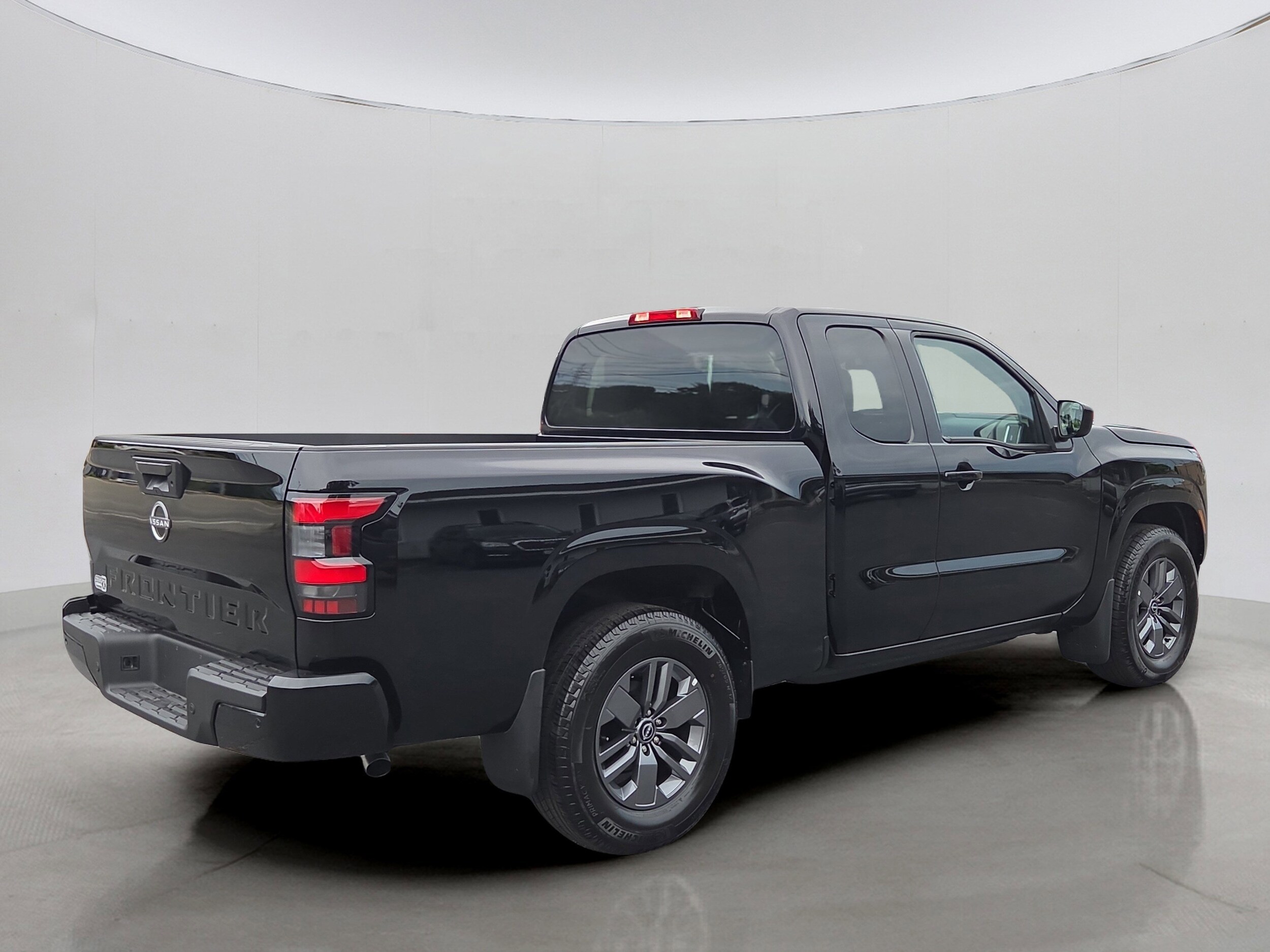2025 Nissan Frontier King Cab SV photo 3
