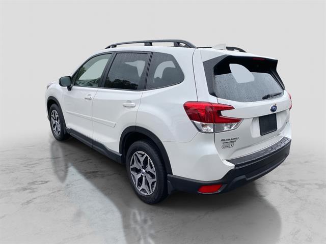 2023 Subaru Forester Premium photo 2