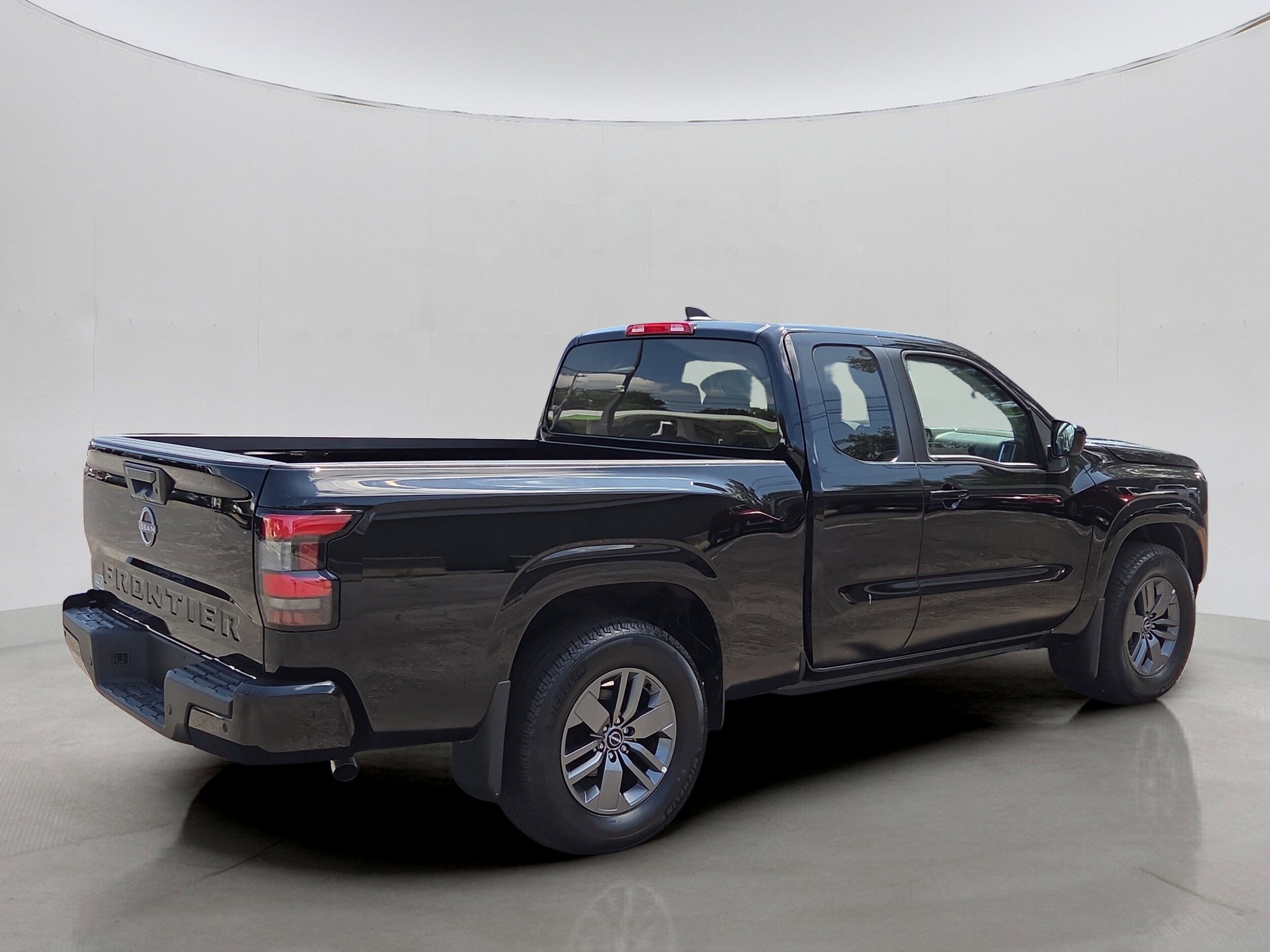 2025 Nissan Frontier King Cab SV photo 3