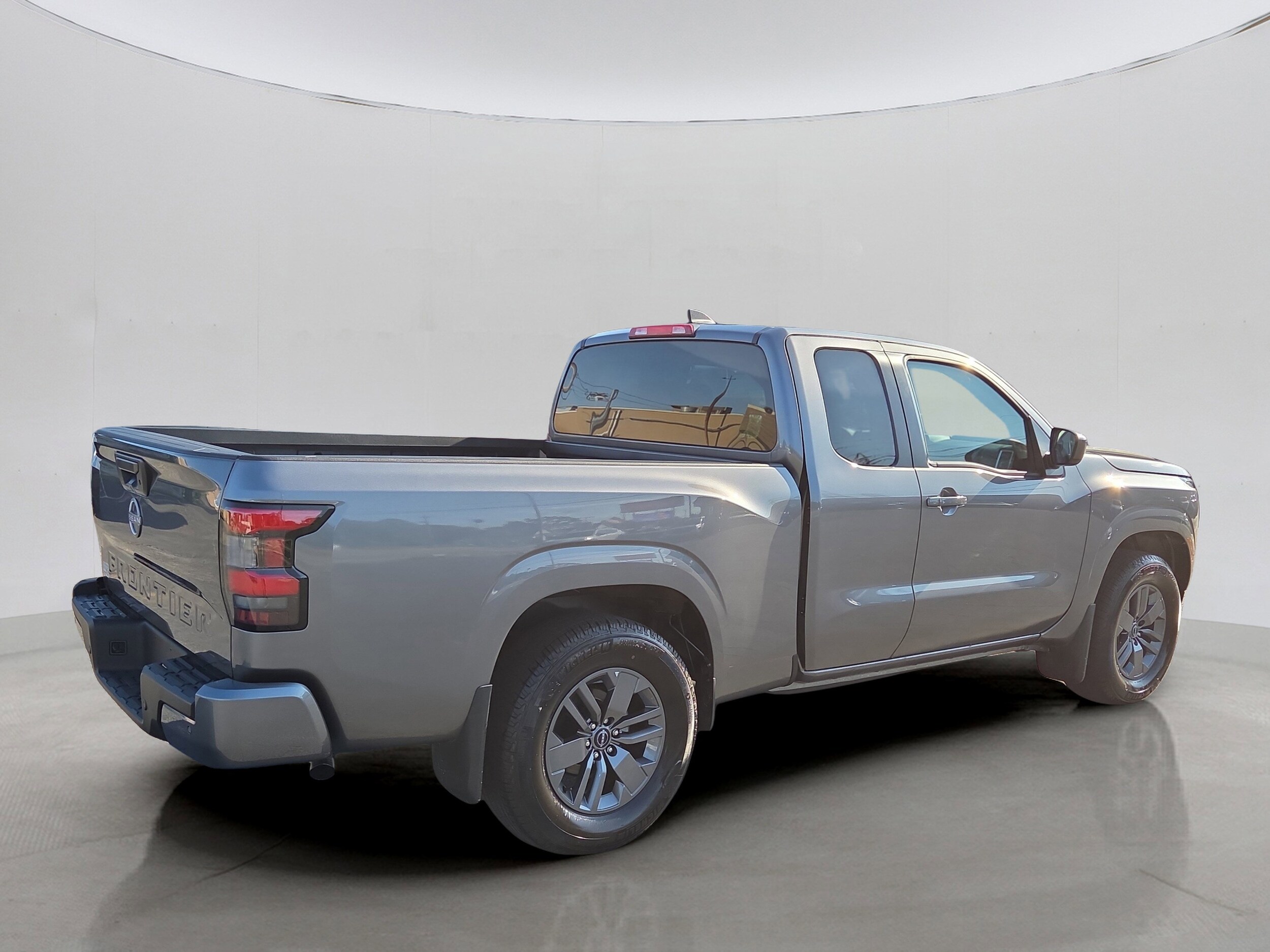 2025 Nissan Frontier King Cab SV photo 3