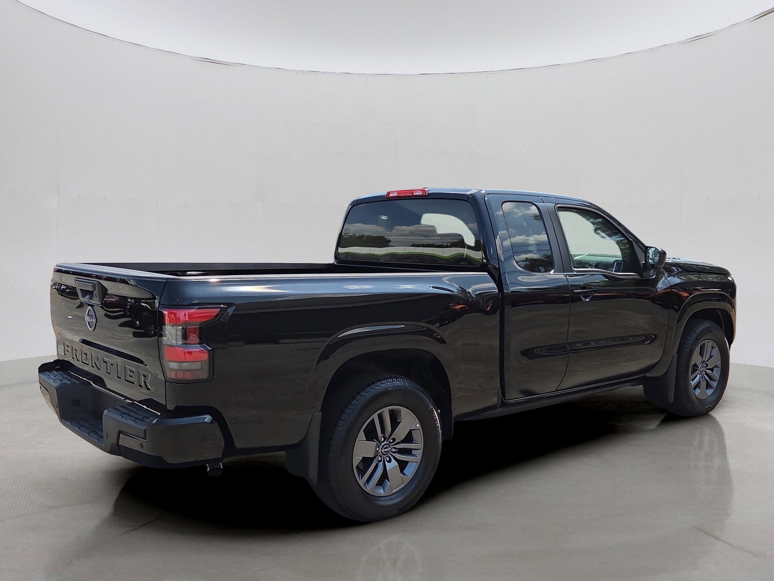 2025 Nissan Frontier King Cab SV photo 3