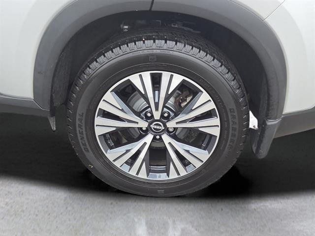 2022 Nissan Rogue AWD SV photo 2